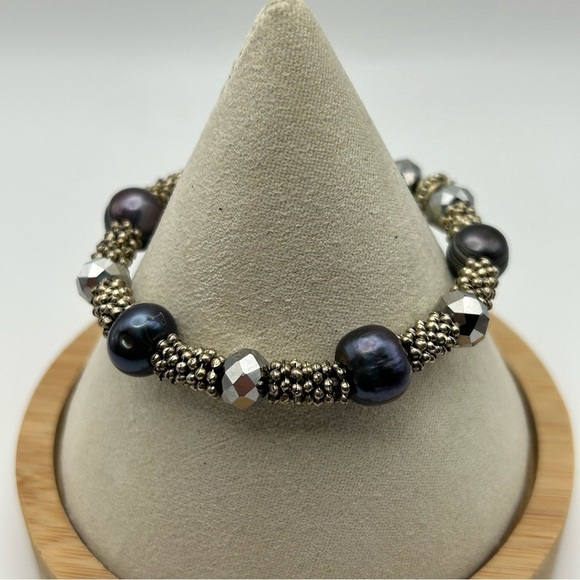 Gray Circled Baroque Pearl Stretch Bracelet with Silver Tone Sun Good Luck Charm - Picture 3 of 10